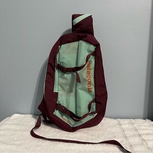 Patagonia unisex Atom Sling 8 L Backpack in Burgundy and mint almost new